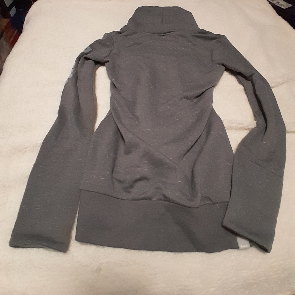 86. Bench Sweater Junction - Picture 4 of 5